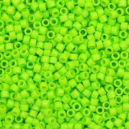 Miyuki Perlen delica's 11/0 Duracoat opaque dyed kiwi green DB-2121