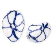 Perlen Keramik Twisted mit Blume Off white-Delft blue