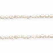 Imperfekten S&uuml;&szlig;wasserperlen Nugget oval 7x5-6mm Natural white