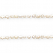 Imperfekten S&uuml;&szlig;wasserperlen Nugget oval 8x5-6mm Natural white