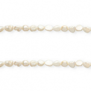 Imperfekten S&uuml;&szlig;wasserperlen Nugget oval 9x7-8mm Natural white
