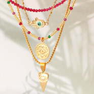 Schmucksets Lassen Sie sich von den neuen Anhängern und Zwischenstücken mit einem symbolischen Auge inspirieren