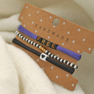 Schmucksets DIY: Machen Sie Armbänder mit gestepptem Elastikband