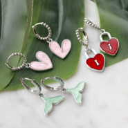 Schmucksets Mit Resin-Anhängern elegante Ohrringe und Ketten gestalten