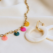 Schmucksets So designen Sie mit Perlmutt-Anhängern eine sommerliche Schmuck-Kollektion