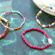 Schmucksets Sich von Acrylperlen in schönen Herbst- und Winterfarben inspirieren lassen