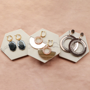 Schmucksets So entwerfen Sie Ohrringe mit Statement-Anhaengern