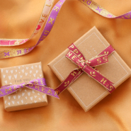 Schmucksets Schmuckband mit Text: Sagenhaft individuell für Ihre Kollektion