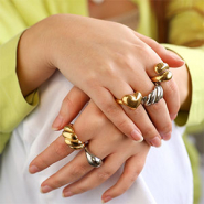 Schmucksets Edelstahl-Ohrstecker und Ringe im Trend