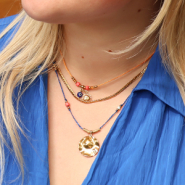 Neu Brandneu! Serie mit glitzerndem Makramee-Band