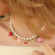 Neu Brandneu! Festliche Resin-Anhänger