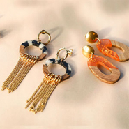 Neu Neue: Anhänger im Materialmix Holz & Resin