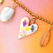 Neu Yes! Funky Metallanhänger mit Emaille