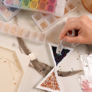 Schmucksets Perlen mit Aufbewahrungsboxen organisieren