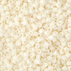 Miyuki Perlen delica's 15/0 Opaque Bisque White DBS1491