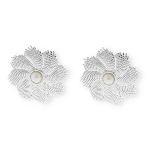 Stainless Steel - Rostfrei Stahl Schmuckzubeh&ouml;r Ohrringe&nbsp;/&nbsp;Ohrstecker Blume mit Imitation Perle mit &Ouml;se Silver-white