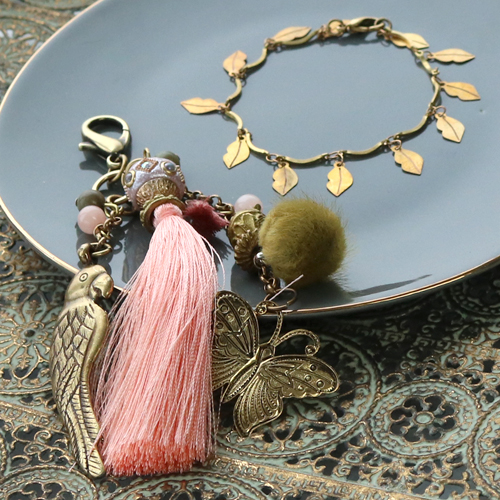 Schmuck aus TQ Metall mit einem klassischen Look