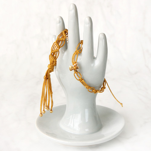 Fr&ouml;hliche Armb&auml;nder mit neuem Macram&eacute; Band: Perfekt zum Herbst!