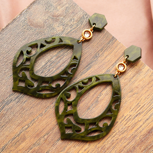 Fantastische Eyecatcher mit Resin Anh&auml;ngern kreieren