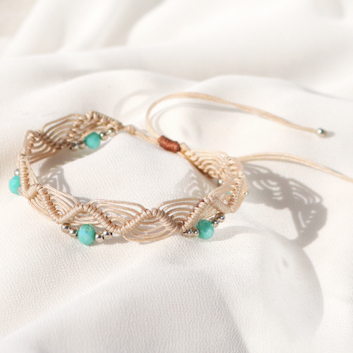 Verwenden Sie die neue Kollektion Facett Perlen, um verspielten, fr&ouml;hlichen Schmuck zu entwerfen!