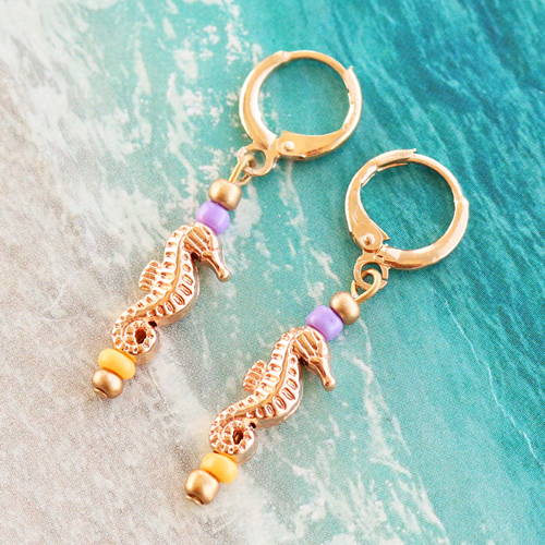 Wir haben diesen Schmuck mit der Sommer DQ Metall Kollektion hergestellt: