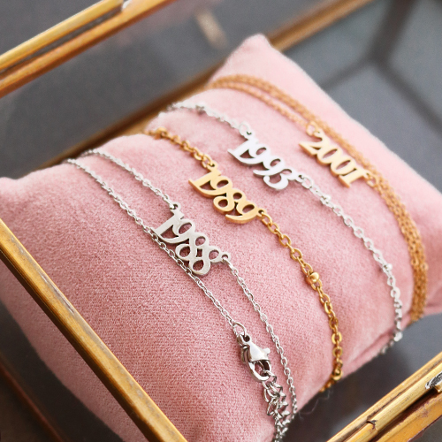 Sie k&ouml;nnen diesen Schmuck mit den neuen Stainless Steel Jahreszahlen Zwischenst&uuml;cken herstellen: