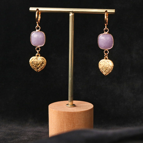 Sie k&ouml;nnen diesen Schmuck mit Anh&auml;ngern und Zwischenst&uuml;cken aus Naturstein herstellen: