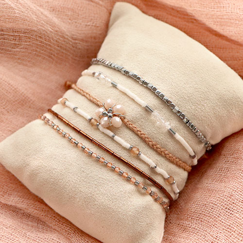 Elegante Armbandkollektion mit H&auml;matitperlen