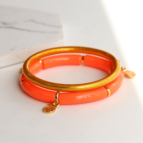 Eine Armbandkollektion mit bunten Tube Acrylperlen designen