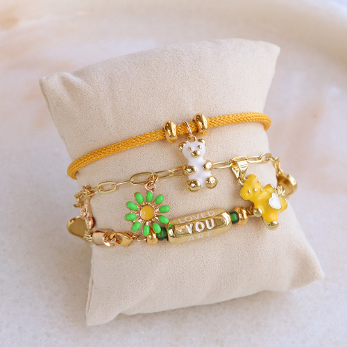 Schmuck, der Blicke auf sich zieht, mit Anh&auml;ngern und Perlen aus Messing entwerfen