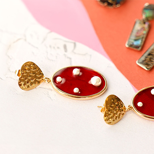 Mix & Match mit extravaganten Statement-Anh&auml;ngern