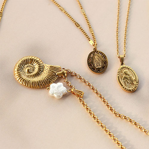 Designideen: Statement-Ketten mit Edelstahlanh&auml;ngern