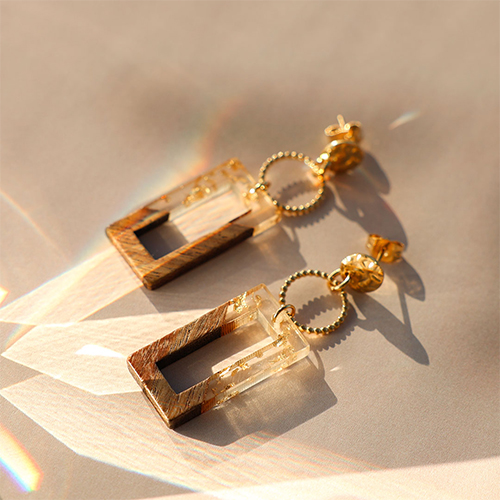 Spannende Schmuckdesigns mit Materialmix-Anh&auml;ngern