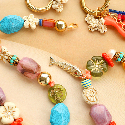 Wundersch&ouml;ne Acrylperlen mit goldfarbenen Akzenten 