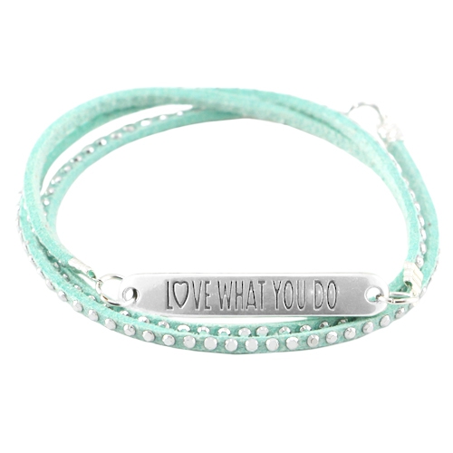 Sch&ouml;ner Schmuck mit Imitat Wildleder mit Strass und Nieten