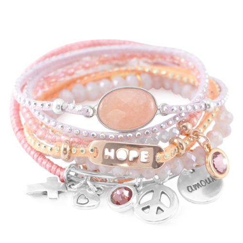 Sch&ouml;ner Schmuck aus Imitat Wildleder mit Nieten gemacht