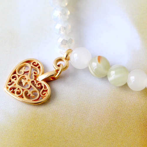 Mit Jade Naturstein Perlen machen Sie prachtvolle Armb&auml;nder in hippen Fr&uuml;hlingsfarben