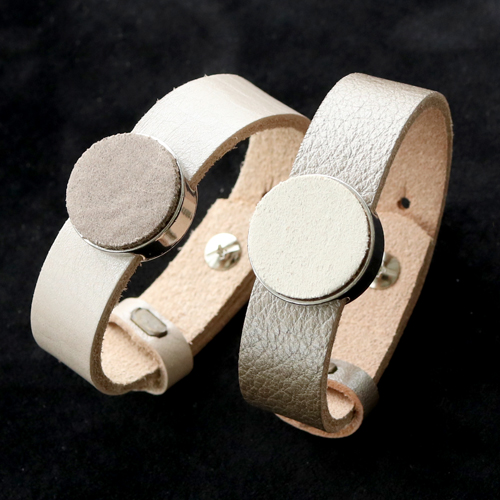 Schmuck und Schl&uuml;sselanh&auml;nger mit Cabochons aus DQ Leder