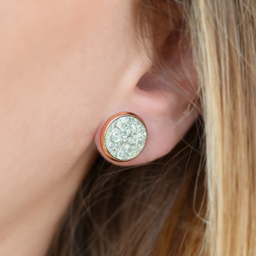 H&uuml;bscher Schmuck mit neuen Fassungen und neuen Cabochons von Polaris Elements und DQ Leder