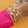 Schmuck mit Neon-Trendartikeln gestalten
