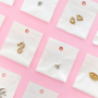 Minimalistische Schmuckideen mit kleinen Strass-Anh&auml;ngern 