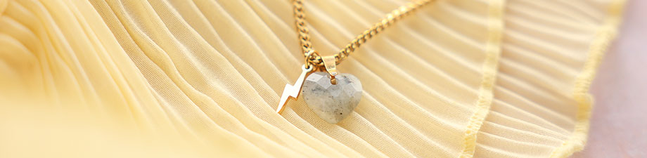 Neue Serie mit Naturstein-Anh&auml;ngern