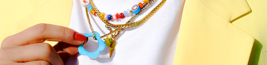 Schillernde Perlmuttperlen und fr&ouml;hliche Polymerperlen