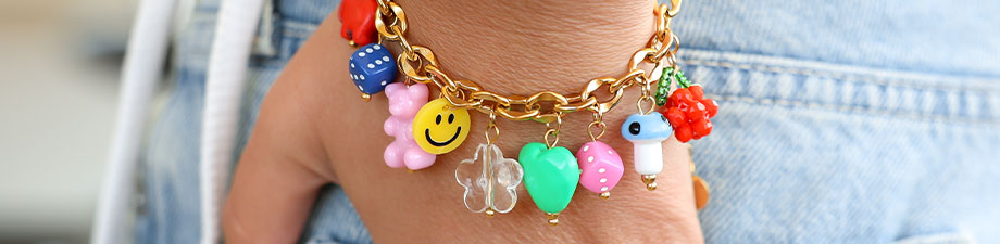 Neue Serie Acrylperlen: Würfel und Herzen Neue Serie Acrylperlen: Würfel und Herzen