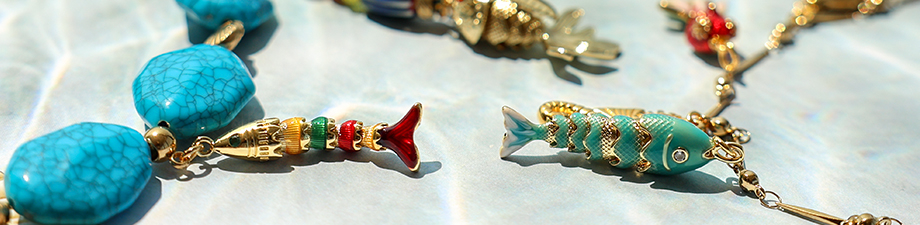 Neue Serie mit funky Fischanhängern aus Messing Neue Serie mit funky Fischanhängern aus Messing