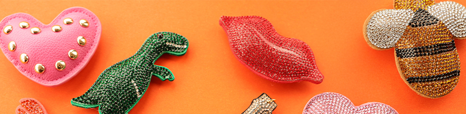 Neue Serie trendiger Statement-Anhänger Neue Serie trendiger Statement-Anhänger