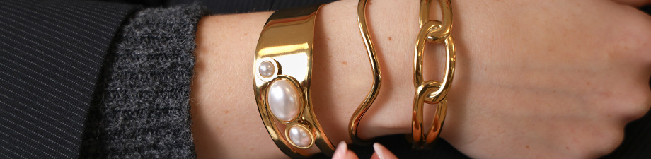 Entdecken Sie unsere neue Armbandserie aus Edelstahl Entdecken Sie unsere neue Armbandserie aus Edelstahl